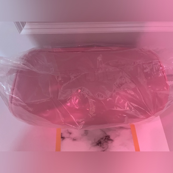 Barbie 💖 TRULY Pink Limited Edition Cosmetic Bag from the Dream Bundle 💕 - Picture 8 of 10